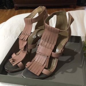 BCBG MAXAZRIA Ma Leigh high heel pink fringe